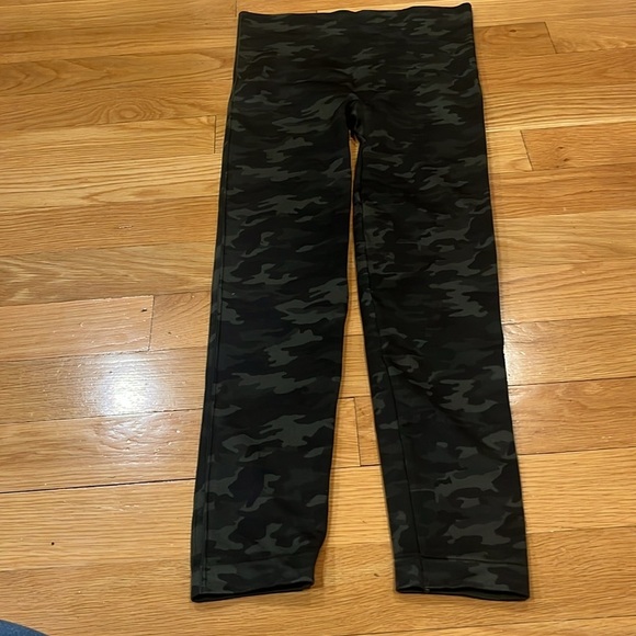 Spanx women’s green camo seamless leggings size large . - Picture 8 of 8